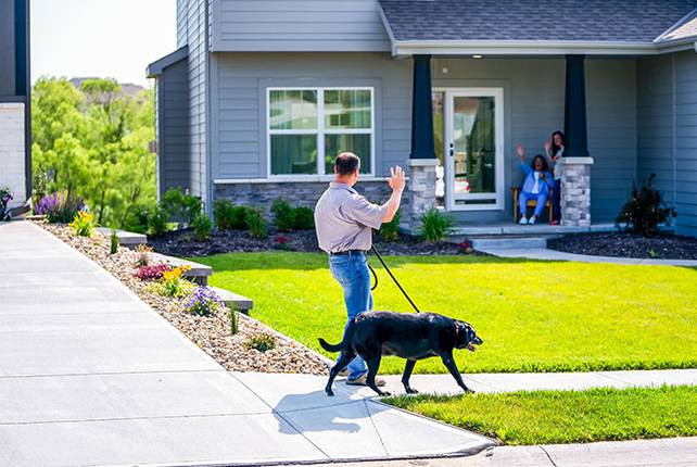 lifestyle-neighborhood-dog